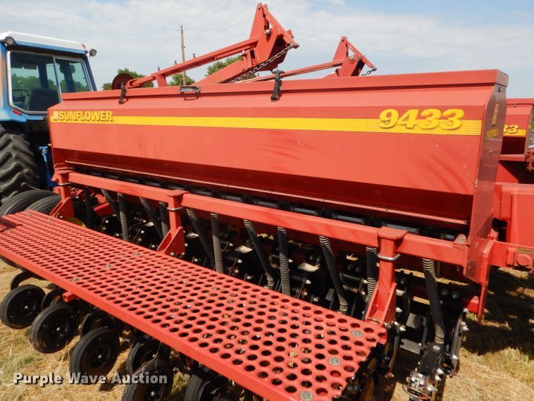 image for item GH9550 2004 Sunflower 9433-30 grain drill