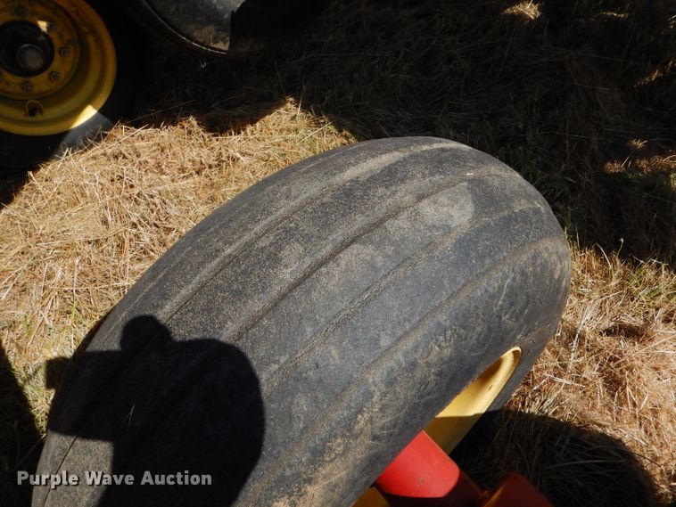 image for item GH9550 2004 Sunflower 9433-30 grain drill