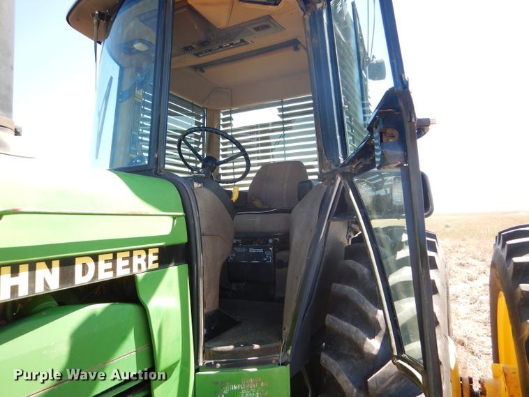 image for item GH9570 1990 John Deere 4755 tractor