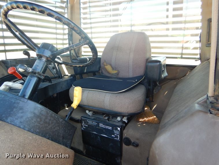 image for item GH9570 1990 John Deere 4755 tractor