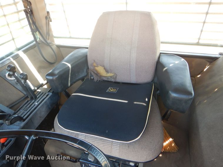 image for item GH9570 1990 John Deere 4755 tractor