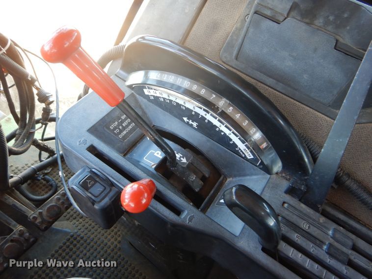 image for item GH9570 1990 John Deere 4755 tractor