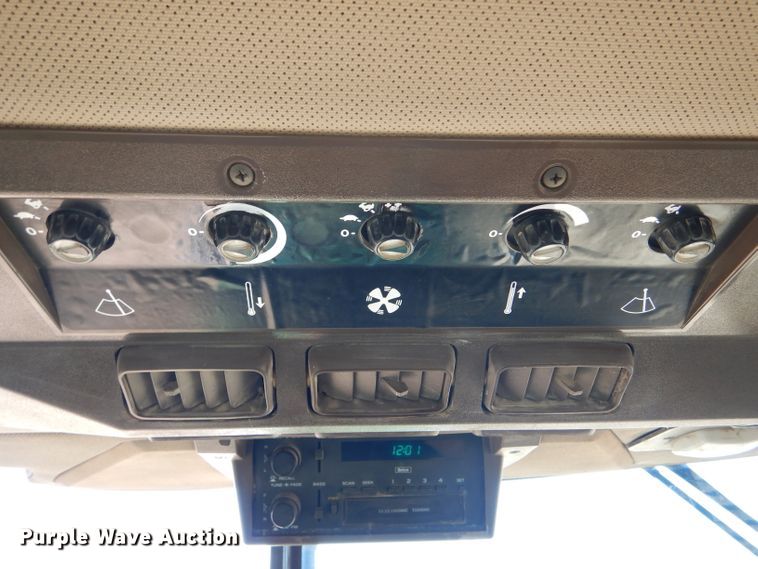 image for item GH9570 1990 John Deere 4755 tractor