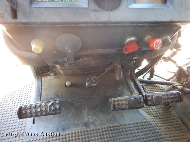 image for item GH9570 1990 John Deere 4755 tractor