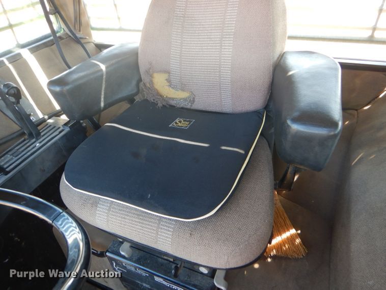 image for item GH9570 1990 John Deere 4755 tractor