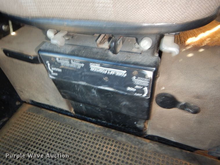 image for item GH9570 1990 John Deere 4755 tractor