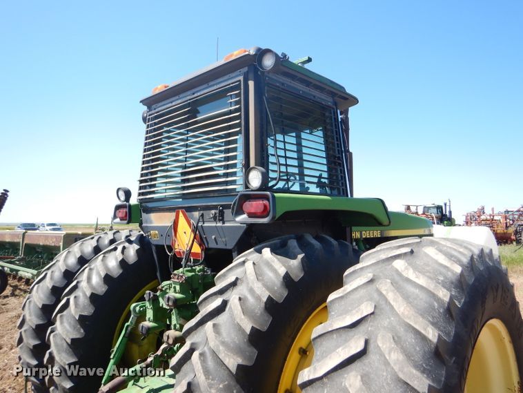 image for item GH9570 1990 John Deere 4755 tractor