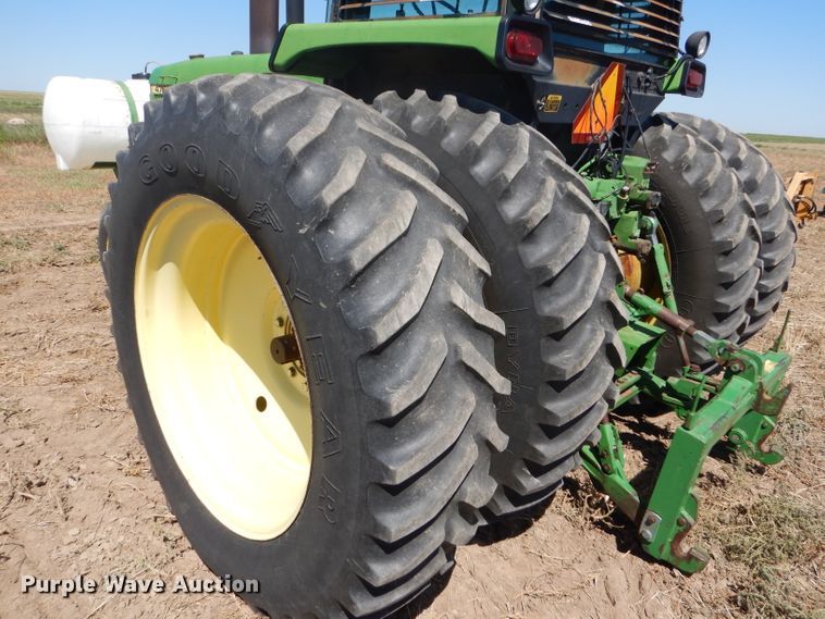 image for item GH9570 1990 John Deere 4755 tractor