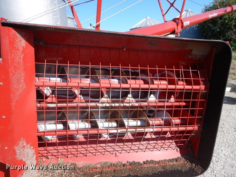 image for item DD6249 Farm King Y1370 auger