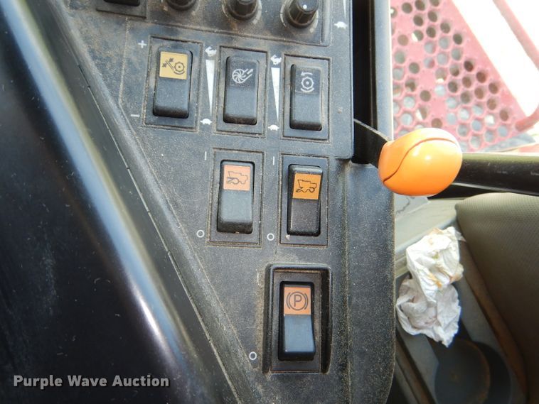 image for item DD6351 2006 Case IH 2377 Axial-Flow Hillco Sidehill RWA combine