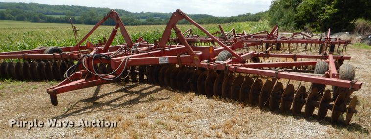 image for item DD6359 International 490 tandem disk