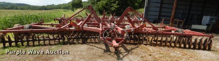 image for item DD6359 International 490 tandem disk