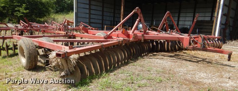 image for item DD6359 International 490 tandem disk