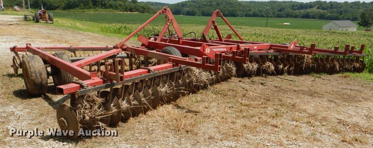 image for item DD6359 International 490 tandem disk