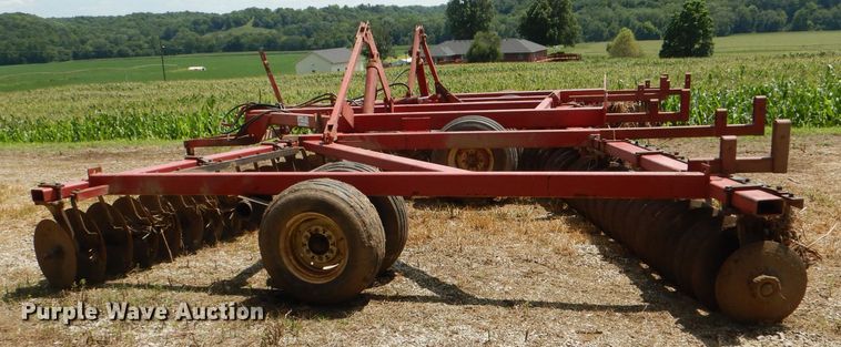 image for item DD6359 International 490 tandem disk