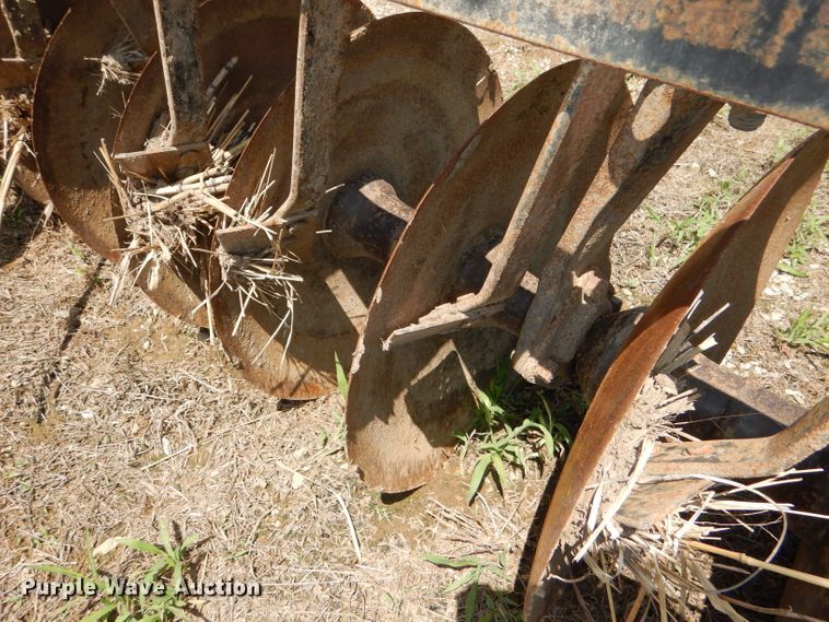 image for item DD6359 International 490 tandem disk