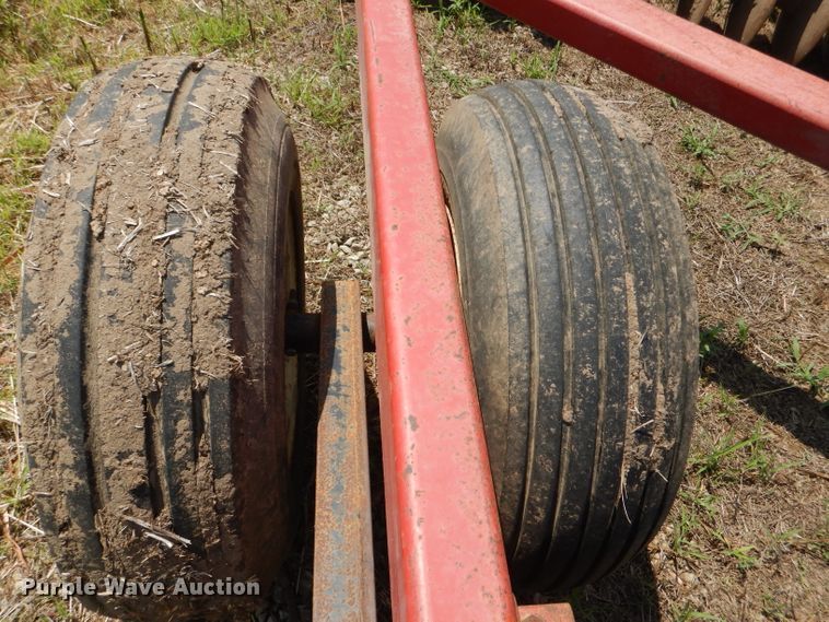 image for item DD6359 International 490 tandem disk