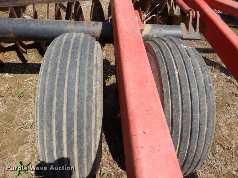 image for item DD6359 International 490 tandem disk