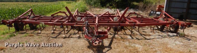image for item DD6360 Case IH 4800 Vibrashank field cultivator