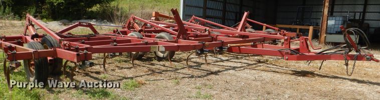 image for item DD6360 Case IH 4800 Vibrashank field cultivator