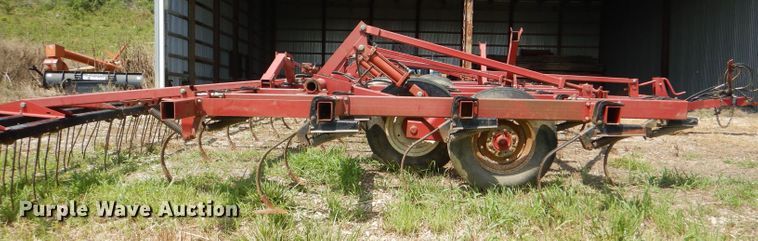 image for item DD6360 Case IH 4800 Vibrashank field cultivator