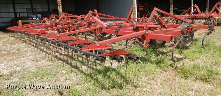image for item DD6360 Case IH 4800 Vibrashank field cultivator