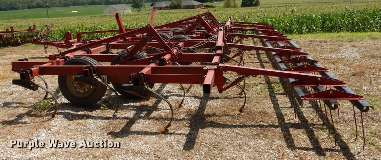 image for item DD6360 Case IH 4800 Vibrashank field cultivator