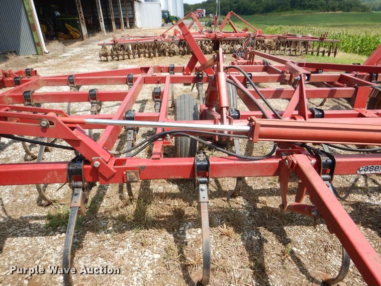 image for item DD6360 Case IH 4800 Vibrashank field cultivator