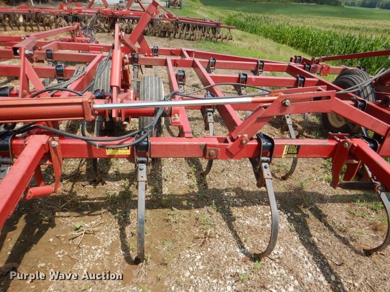 image for item DD6360 Case IH 4800 Vibrashank field cultivator