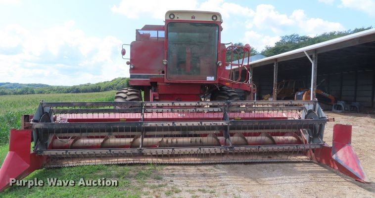 image for item DD6361 1978 International 1460 combine