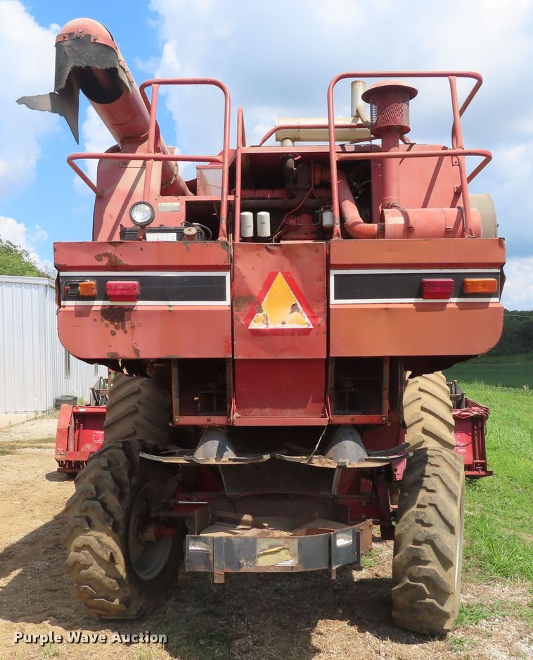 image for item DD6361 1978 International 1460 combine