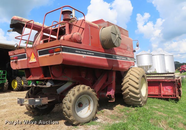 image for item DD6361 1978 International 1460 combine