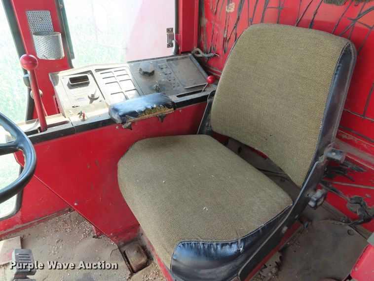 image for item DD6361 1978 International 1460 combine