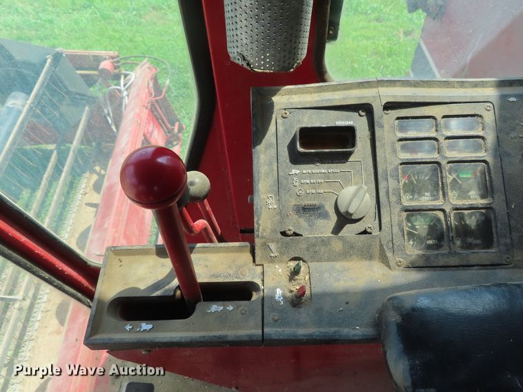 image for item DD6361 1978 International 1460 combine