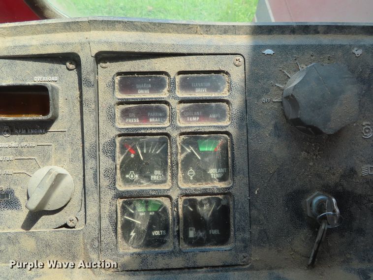 image for item DD6361 1978 International 1460 combine