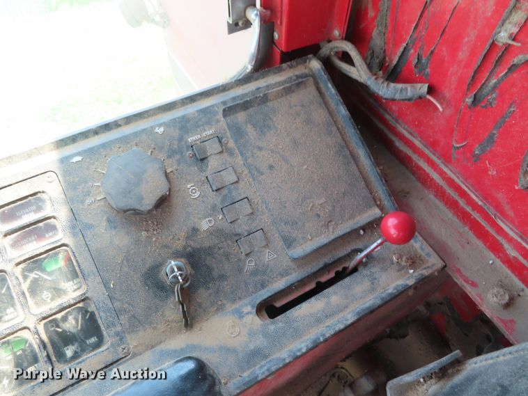 image for item DD6361 1978 International 1460 combine