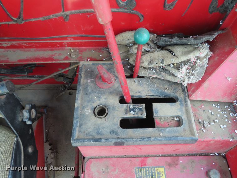 image for item DD6361 1978 International 1460 combine