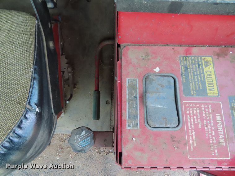 image for item DD6361 1978 International 1460 combine