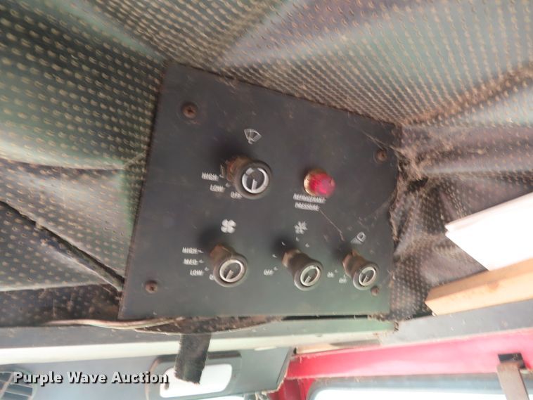 image for item DD6361 1978 International 1460 combine