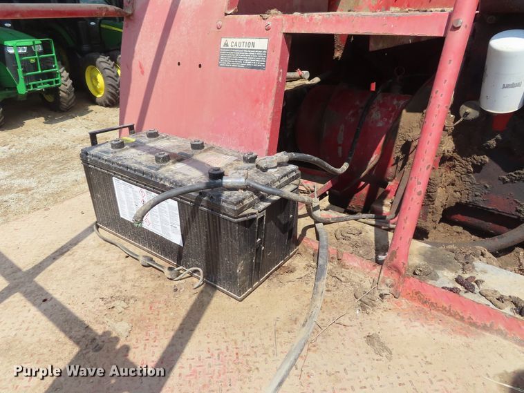 image for item DD6361 1978 International 1460 combine