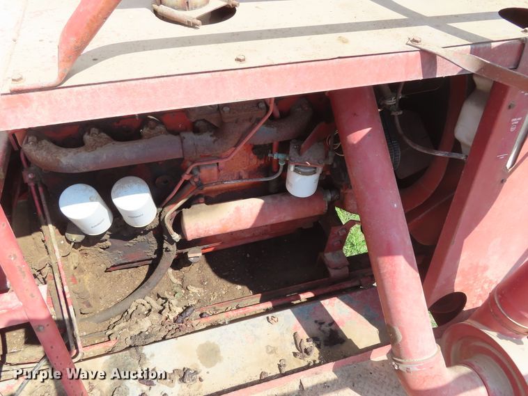 image for item DD6361 1978 International 1460 combine