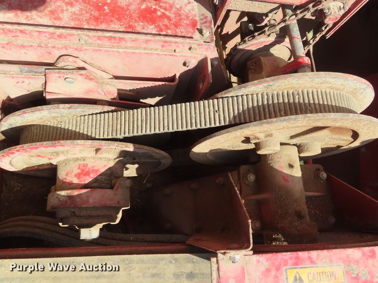 image for item DD6361 1978 International 1460 combine