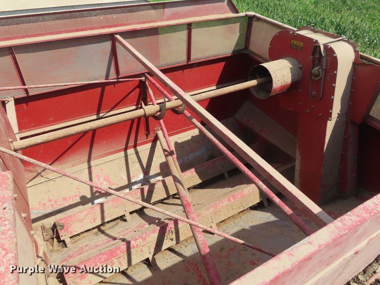 image for item DD6361 1978 International 1460 combine