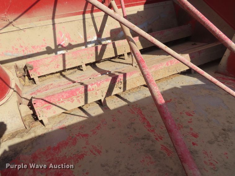 image for item DD6361 1978 International 1460 combine