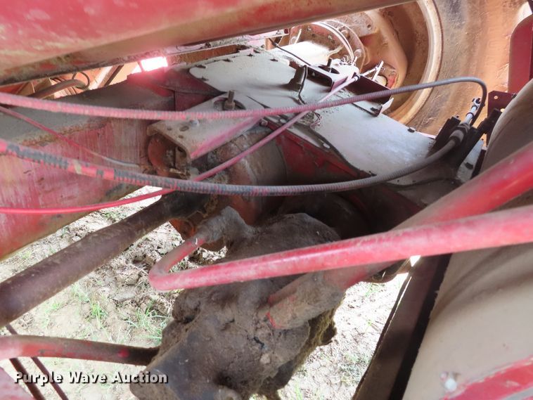 image for item DD6361 1978 International 1460 combine