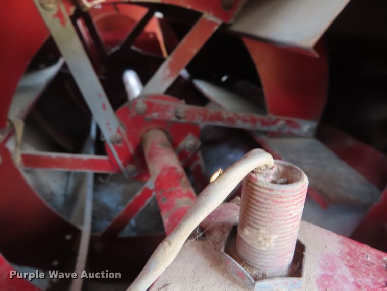 image for item DD6361 1978 International 1460 combine