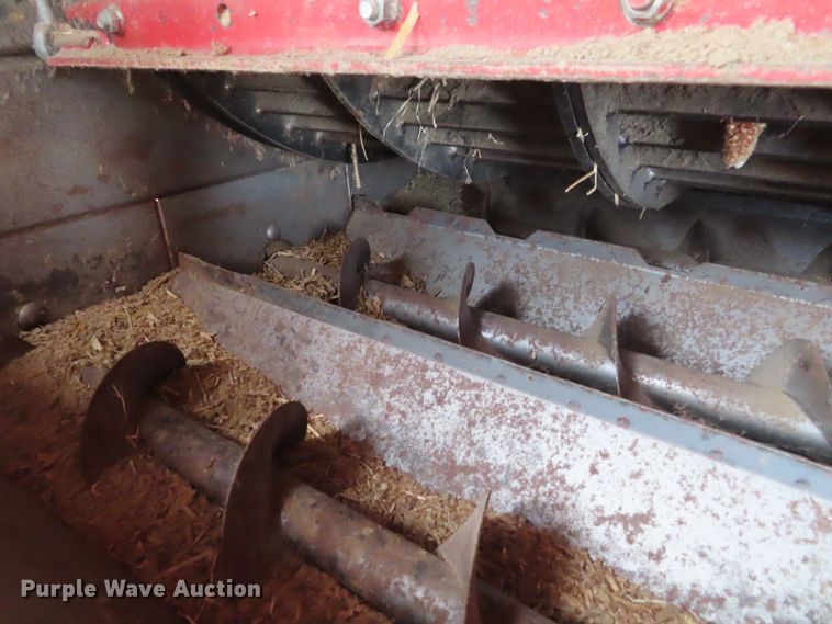 image for item DD6361 1978 International 1460 combine