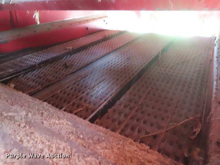 image for item DD6361 1978 International 1460 combine