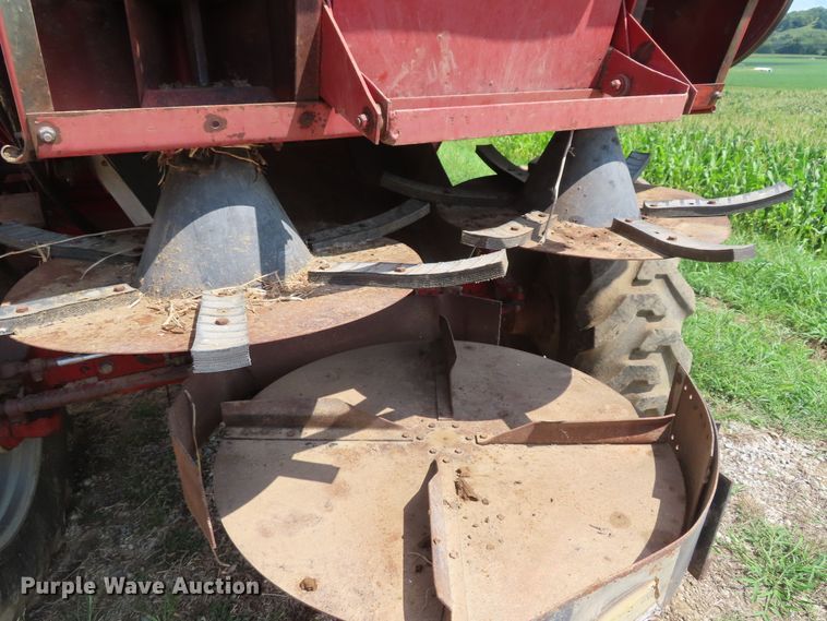 image for item DD6361 1978 International 1460 combine