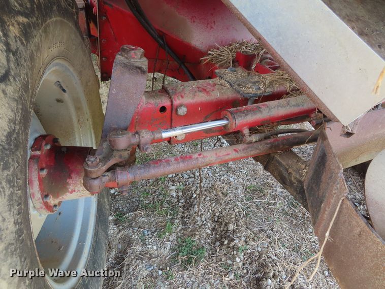 image for item DD6361 1978 International 1460 combine